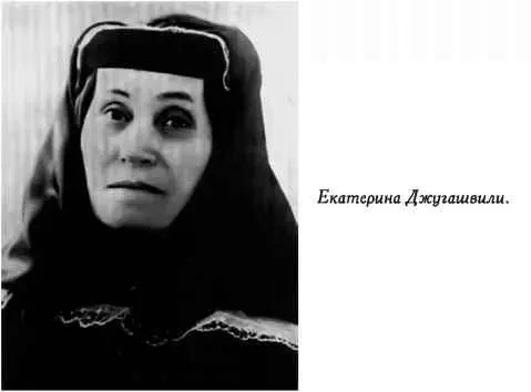 Жили Джугашвили в скромном если не сказать убогом домике на улице - фото 122