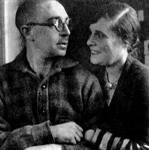 Л Ю и О М Брики 1932 О М Брику в МосквуСвердловск 6 августа 1932 - фото 185