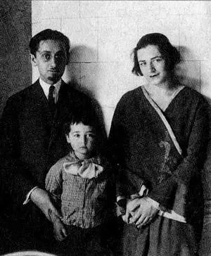 Г Д и В А Катаняны с сыном Васей 1928 Г Д и В А Катанянам в - фото 189