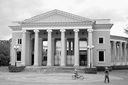 Летний театр В 1937 г в парке по проекту архитектора ВС Кролевеца построили - фото 62