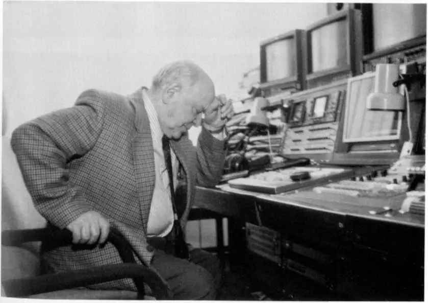 А еще тащил на себе неподъемный воз общественных и административных - фото 115