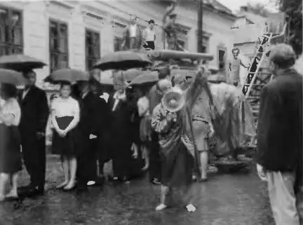 Рабочий момент съемки Роль Акакия Акакиевича Башмачкина в фильме А Баталова - фото 30