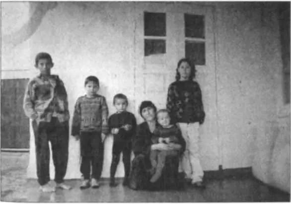 Хейди Исраилова со своими детьми Сгоревшая Хава за тем белым окном Что мне - фото 58