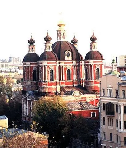 Затем когда мода на католицизм пройдет купола храма переделают в луковичные и - фото 15