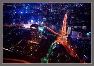 Вульгарные подвыпившие дамы вываливались из дверей одних клубов чтобы ухватив - фото 28