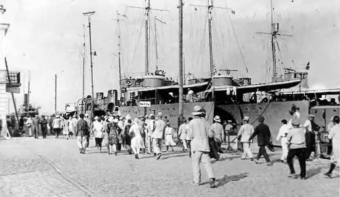 Шаумян Петровский и Фрунзе в Одессе вверху Шаумян в походе - фото 174