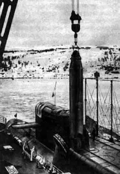 Загрузка ракеты Р29 в шахту ПЛ Д9 Р29 РСМ40 4К75 SSN8 Ракетный - фото 40