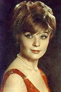 Сама актриса так вспоминала об этой роли Я играла жену летчика которого - фото 50