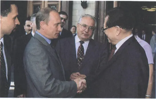 Посещение Председателем КНР Цзянь Цзэминем и Президентом России ВВ Путиным - фото 2