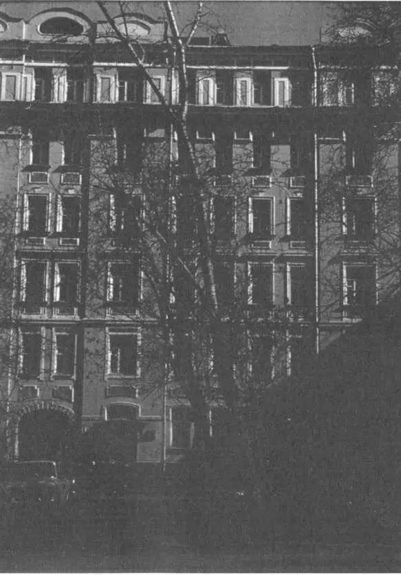 Плотников переулок д 10 Замок Центральный дом литератора 1986 г МХА - фото 44