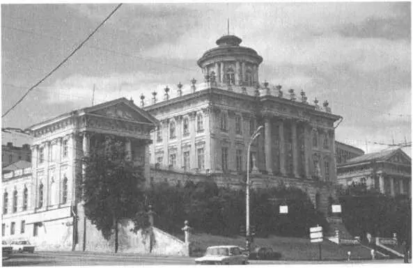 Дом Пашкова 1986 г В постели 1940 г Надмогильный камень Михаила и Елены - фото 51