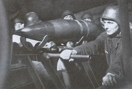 Артиллерийские снаряды для меловых скал Дувра Уже летом 1940 г германская - фото 57