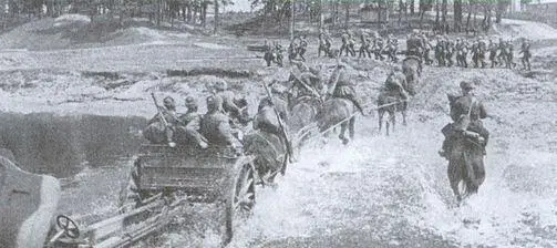 В районе Львова 1944 г Переправа через реку русских орудий известных высокой - фото 126