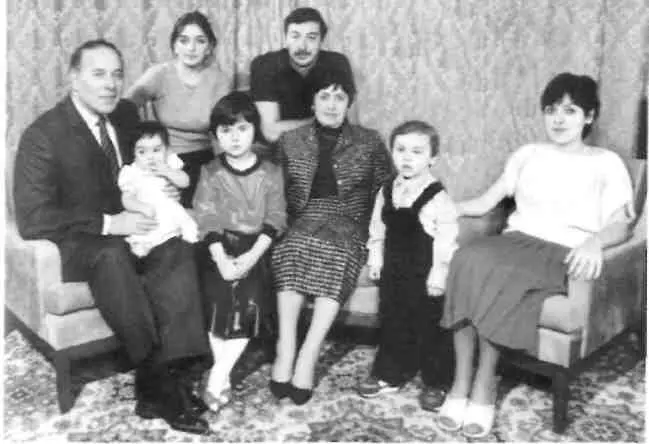 Зарифа и Гейдар Алиевы по праву гордились своими детьми Севиль и Ильхамом - фото 36
