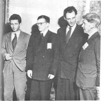 В 1949 г под давлением Сталина Шостакович приехал в НьюЙорк на Культурную и - фото 11