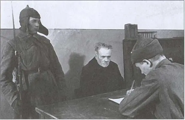 Допрос бургомистра Керчи Токарева Керчь 1942 г фотография из фондов - фото 20