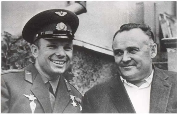 Юрий Гагарин и Сергей Королёв в Сочи 1961 год В сентябре 1963 года Советский - фото 45