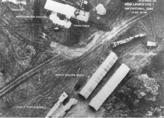 На этих фотографиях сделанных 25 октября 1962 года хорошо видны - фото 118