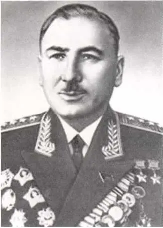 ПЛИЕВ ИССА АЛЕКСАНДРОВИЧ 19031979 Дважды Герой Советского Союза В армии с - фото 14