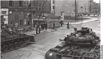 Империалисты не дремали 26 октября 1961 года танки М48 с навесным - фото 64