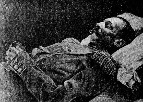 На смертном одре На месте покушения через несколько дней Траурный - фото 32