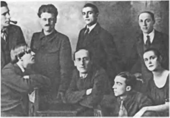 Группа Творчество глашатаи футуризма на Дальнем Востоке 1920 г Сидят слева - фото 61