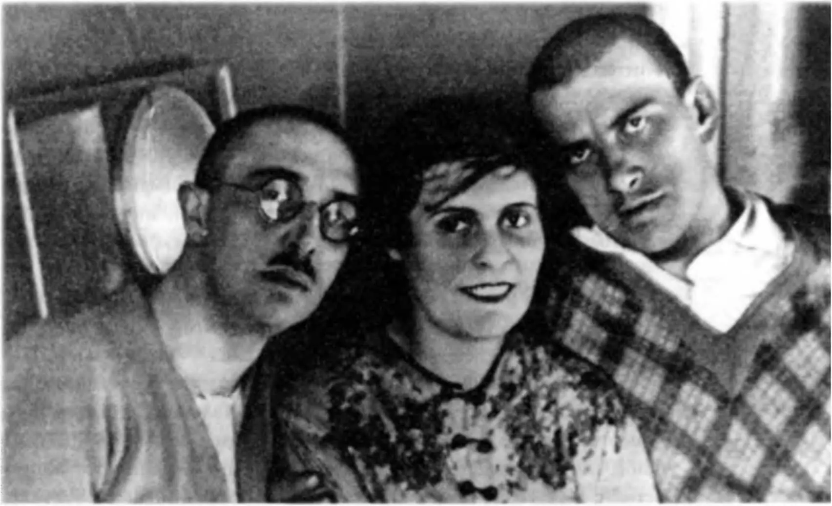 Одна из редких общих фотографий Лили Осипа и Маяковского сделанная в 1929 г - фото 166