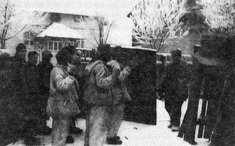 Захват немецких пленных Около полудня неожиданно приехал командующий 8й - фото 38