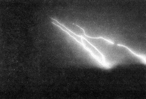 Рассвет 16 апреля 1945 г Залп катюш по германским позициям Бетонные - фото 67