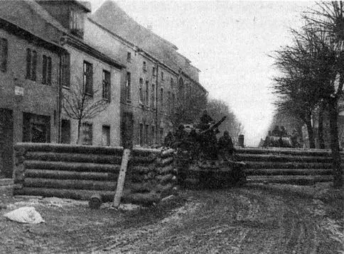 Баррикада на улице одного из немецких городков Западногерманский историк Ю - фото 76