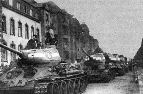 Советские танки на берлинской улице Было бы не только неисторично и - фото 79