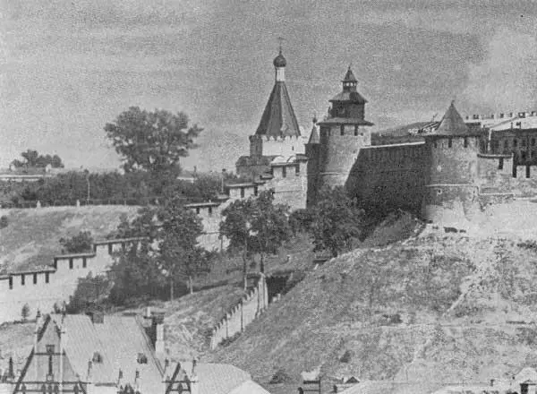 1 Вид на кремль с северозапада 2 Уступы стены с башнями Ивановской - фото 26