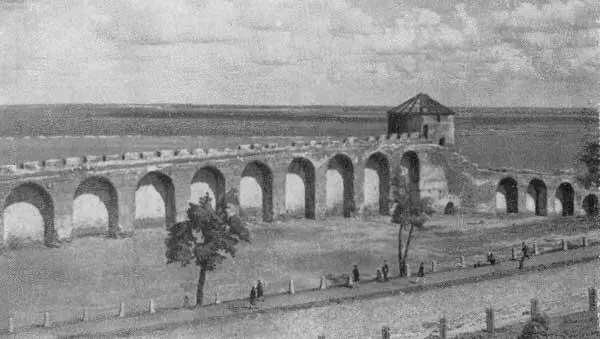 31 Белая башня до реставрации 1952 г 32 Белая башня после реставрации - фото 56