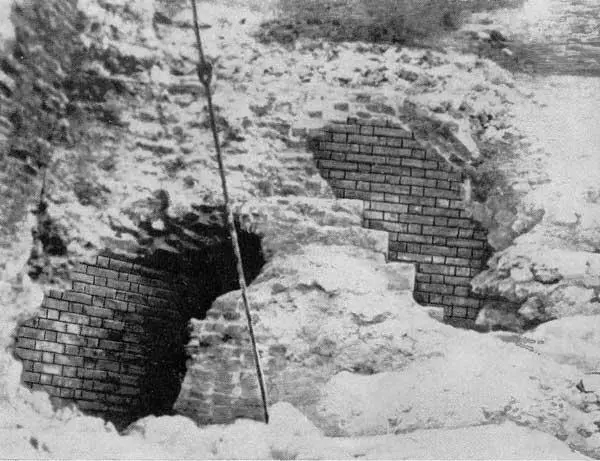 48 Остатки Зачатской башни в процессе расчистки 1966 г 49 Подгорный - фото 73