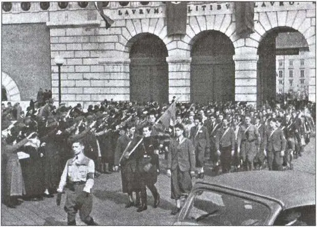 Штурмовики Запрещены но не сломлены В апреле 1932 г в Германии состоялся - фото 31