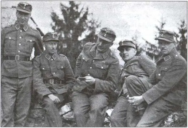 Штурмовики в минуты отдыха В феврале 1939 г Гитлер приказал генеральному штабу - фото 63