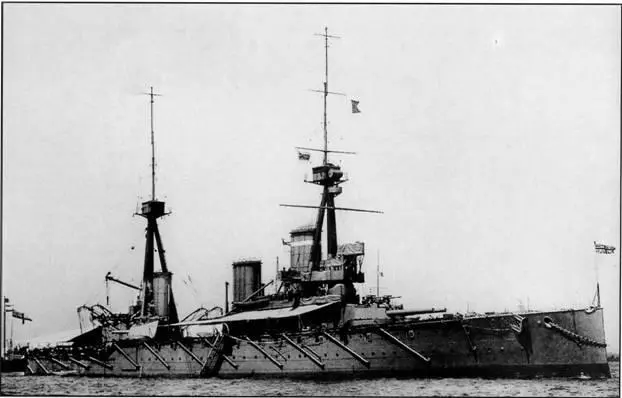 Линейный крейсер Инвисибл апрель 1915 г Линейный корабль Беллерофон - фото 61