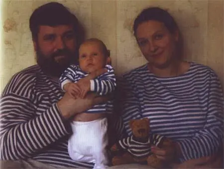 Маленький Савва с родителями Алексием и Варварой Еще четыре младенца - фото 50