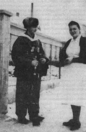 Бруно Сюткус с медсестрой Красного Креста Эрикой Ленц декабрь 1944 года - фото 16