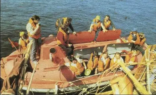 Моряки со Славска гости Тигриса Желтой полосой на синей воде - фото 189