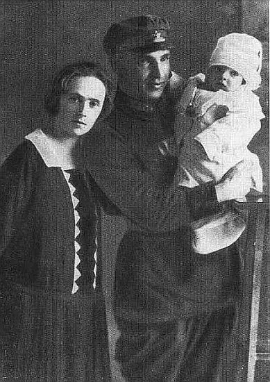 В П Чкалов с женой О Э Чкаловой и сыном Игорем Май 1929 г В П Чкалов - фото 11