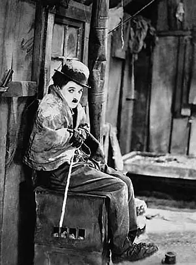 Кадр из фильма Чарли Чаплина Золотая лихорадка Хрестоматийный кадр из - фото 1