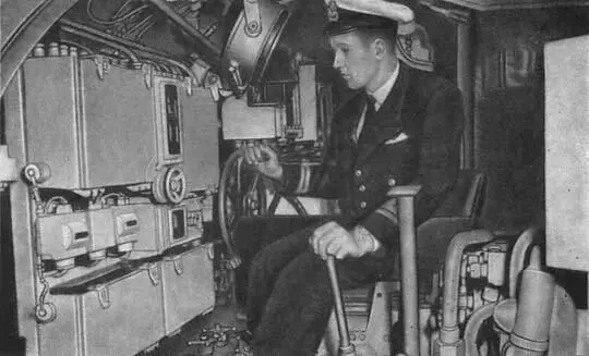 Старший помощник командира ХЕ 3 у приборов управления На борту - фото 44