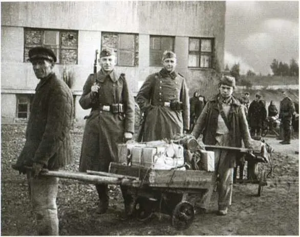 В качестве тягловой силы На толкучке в Пскове 1942 г Распределение нар - фото 67