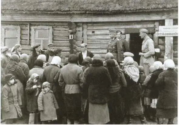 Из немецкой хроники русские добровольцы отправляются в Германию Нацистский - фото 77