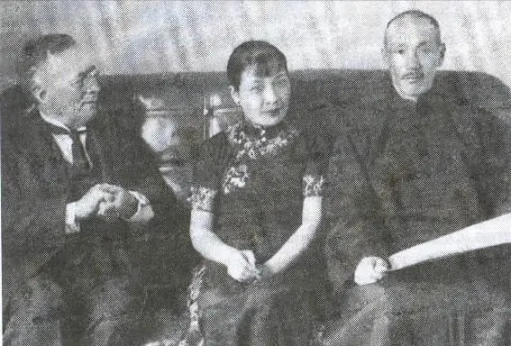 Хедин с Чан Кайши и его женой Ханчжоу 24 февраля 1935 года По приезде в - фото 27