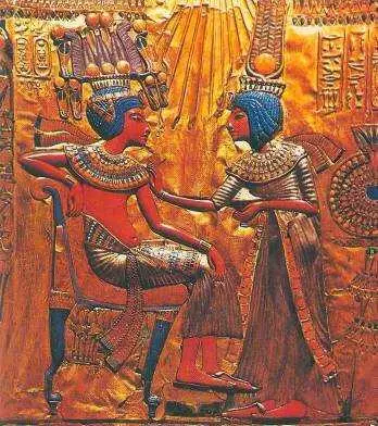 Тутанхамон с царицей Весь груз высоких государственных обязанностей и - фото 3