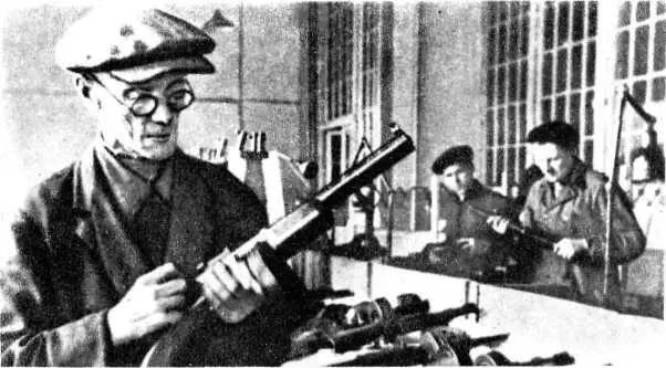 Проверка собранных пистолетовпулеметов системы Дегтярева образца 1940 г В - фото 38
