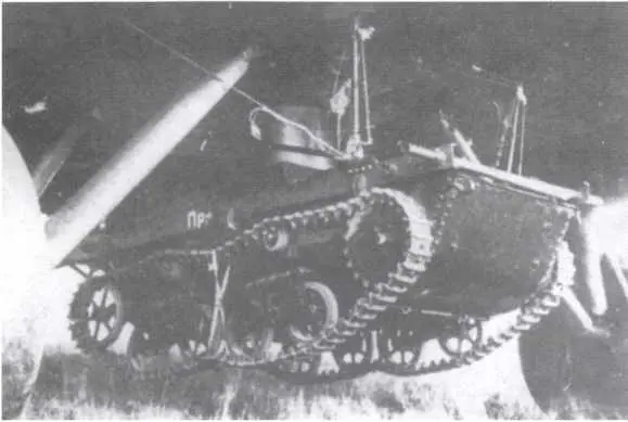 Сброс легкого плавающего танка Т37А на воду с бомбардировщика ТБ3 на - фото 25