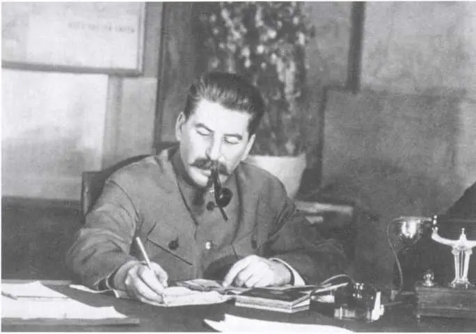 Сталин работает в своем кабинете 1 ноября 1938 года Никита Хрущёв второй - фото 37